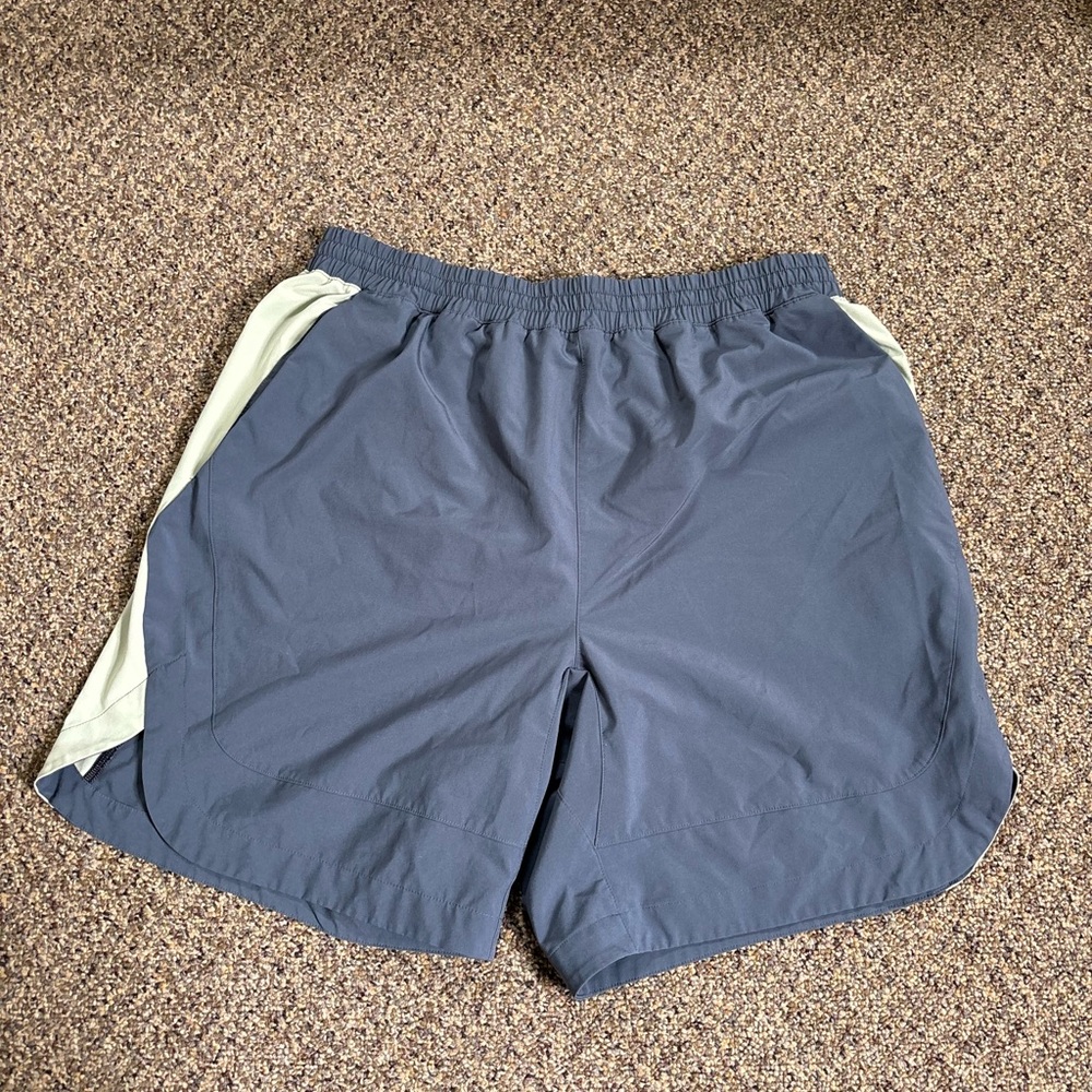 Peloton Gray and Cream Athletic Shorts Lightweight Performance